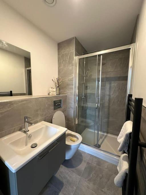 Stylish Central York Apartment Free Parking & Gym Extérieur photo