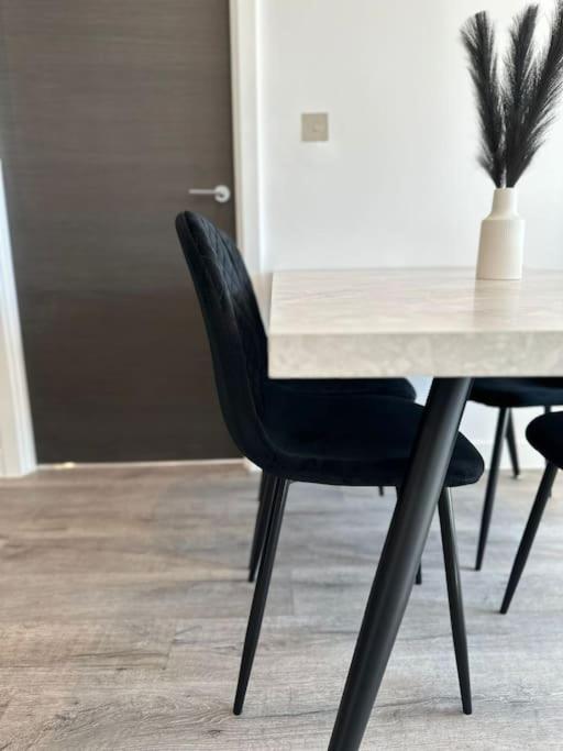 Stylish Central York Apartment Free Parking & Gym Extérieur photo