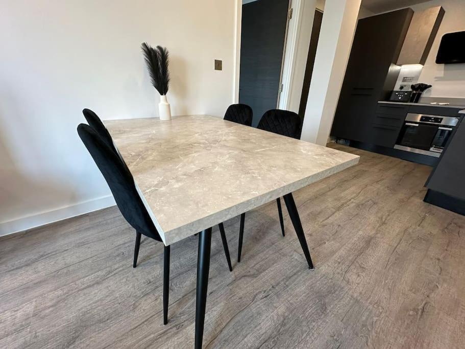 Stylish Central York Apartment Free Parking & Gym Extérieur photo